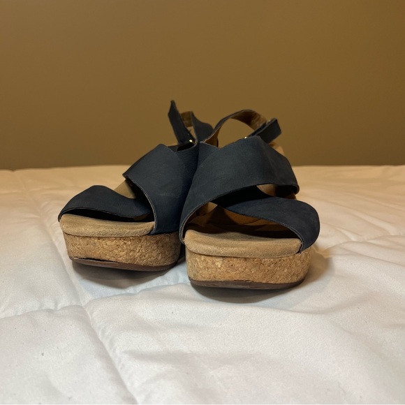 CLARKS - Soft Cushion Heel - Navy Blue - Women’s 8.5 - Picture 1 of 5